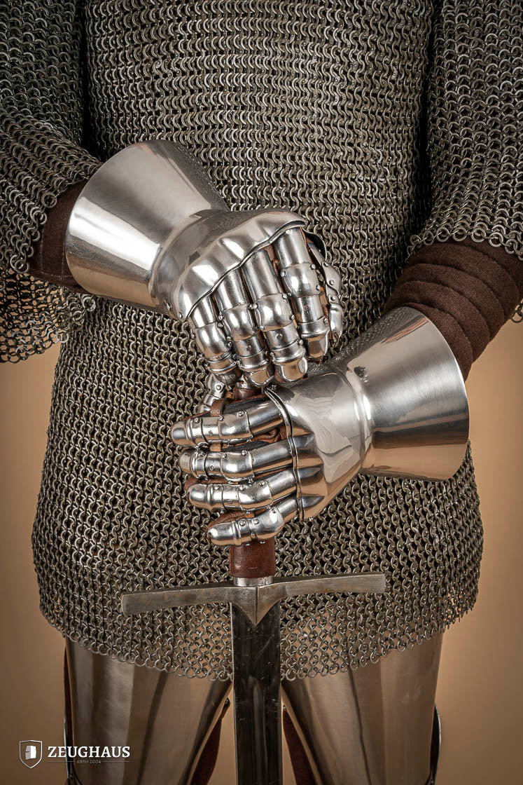 Hourglass Gauntlets 1350-1410 1,6mm Polished - Which Mark