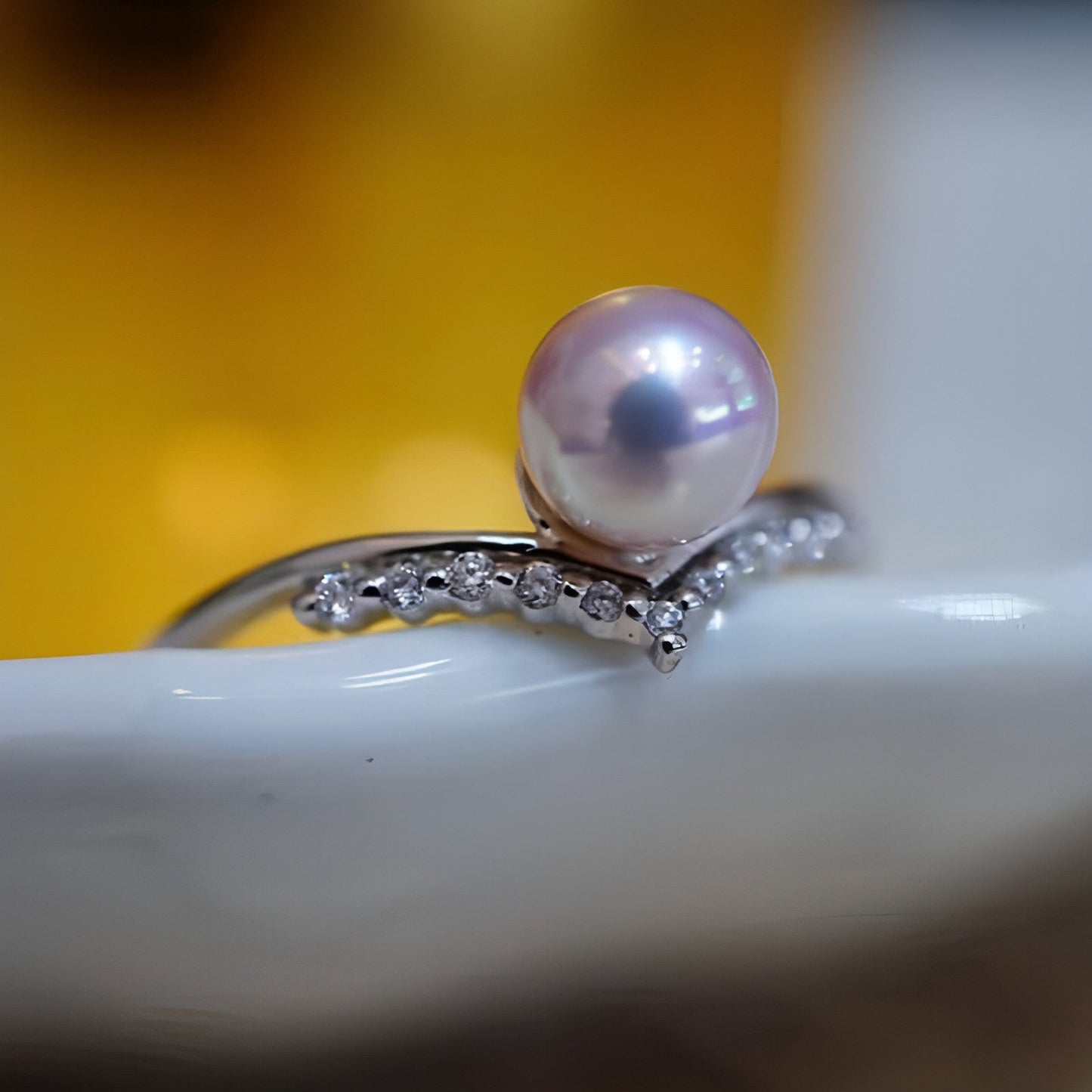 Women's 18k Gold And Diamond V-shaped Fashion Simple Ring - Which Mark