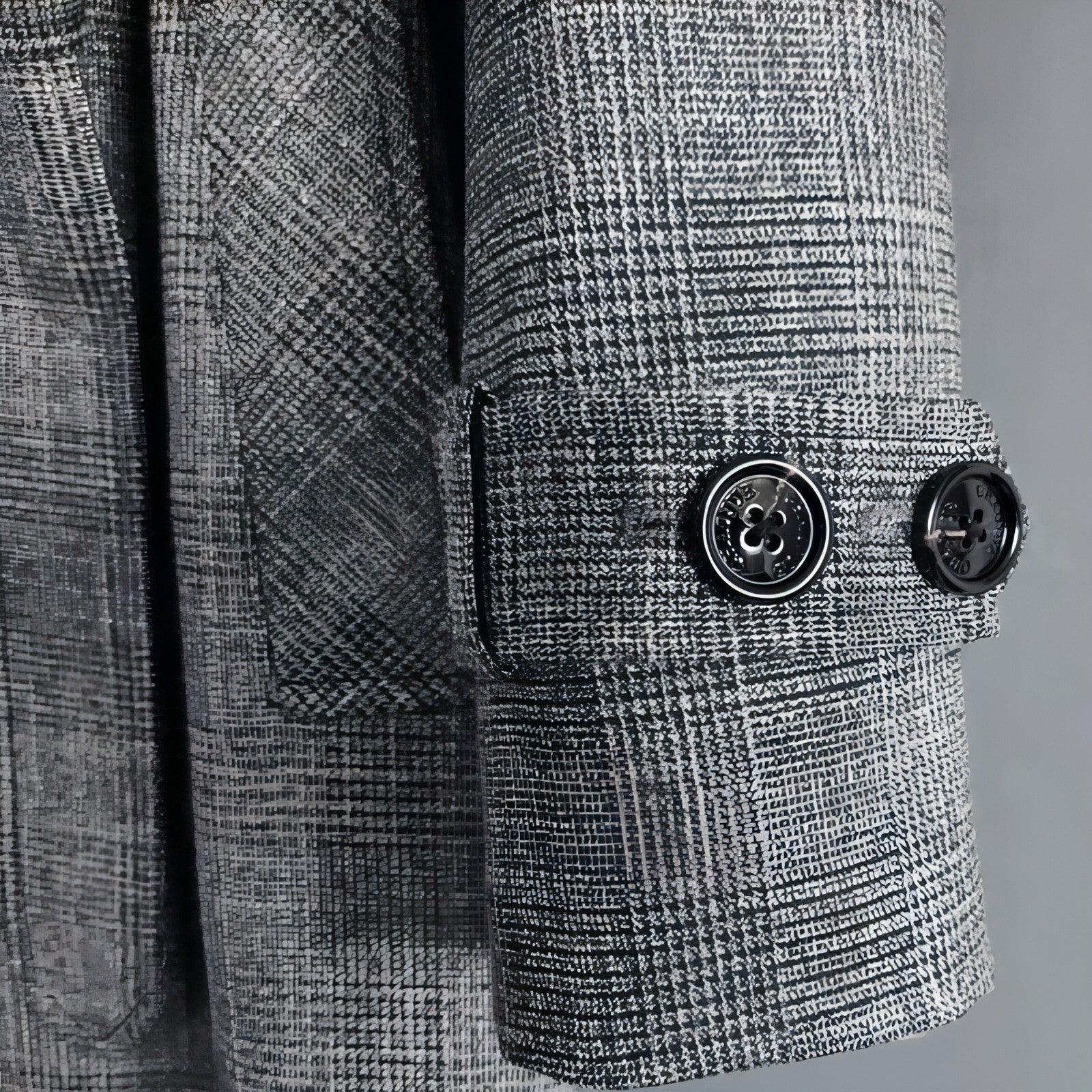 The Trenchcoat Is Over The Knee And Long Men - Which Mark