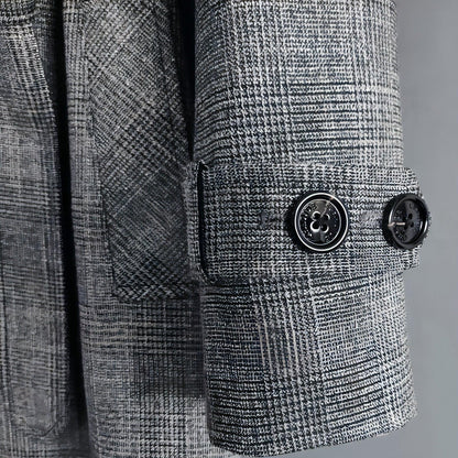 The Trenchcoat Is Over The Knee And Long Men - Which Mark