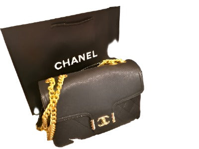 Chic Handbags With Double Chain Handle - Which Mark