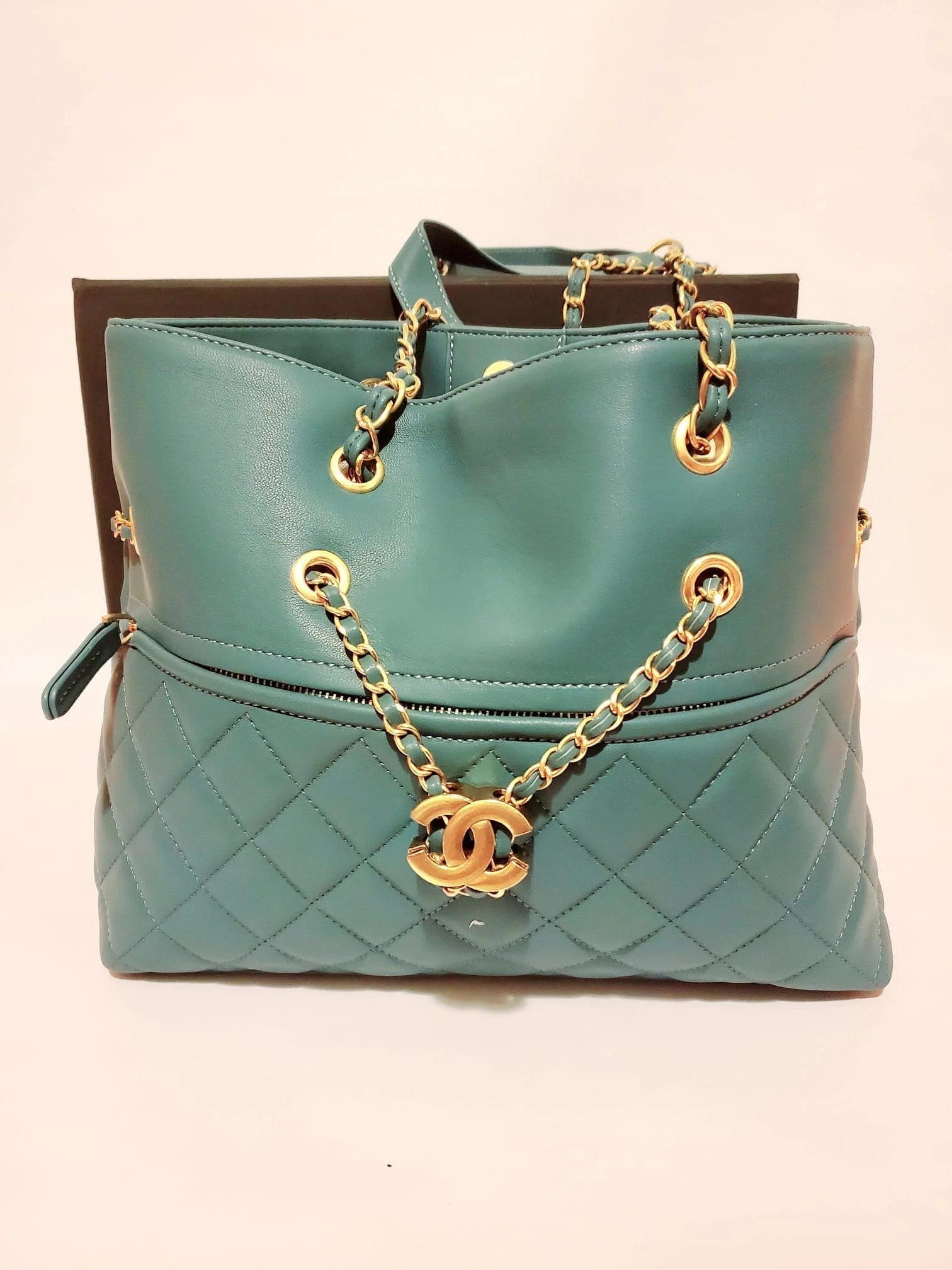 Tote Chain Gold Metal Shoulder Bag - Which Mark