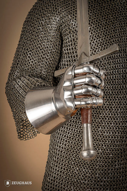 Hourglass Gauntlets 1350-1410 1,6mm Polished - Which Mark