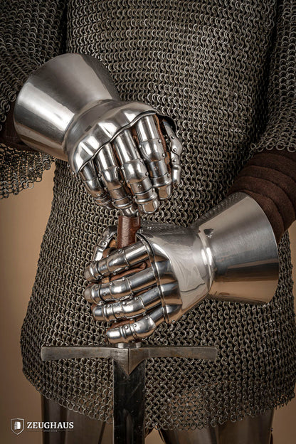 Hourglass Gauntlets 1350-1410 1,6mm Polished - Which Mark