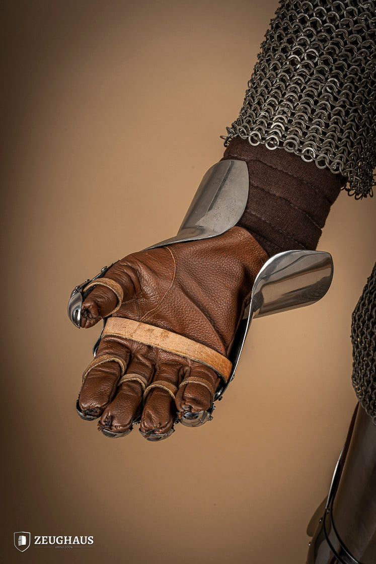 Hourglass Gauntlets 1350-1410 1,6mm Polished - Which Mark