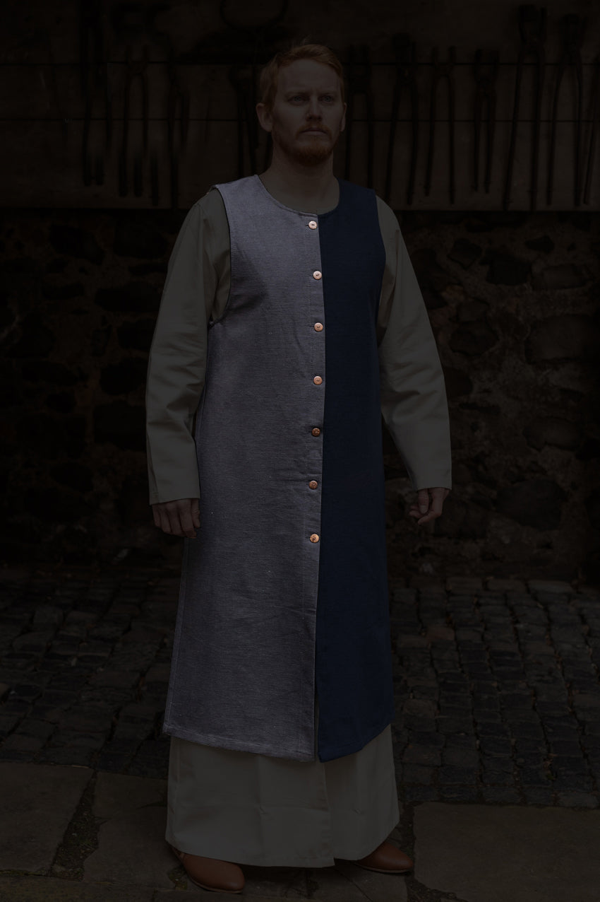 Right Side Tabard Auderic Black - Which Mark