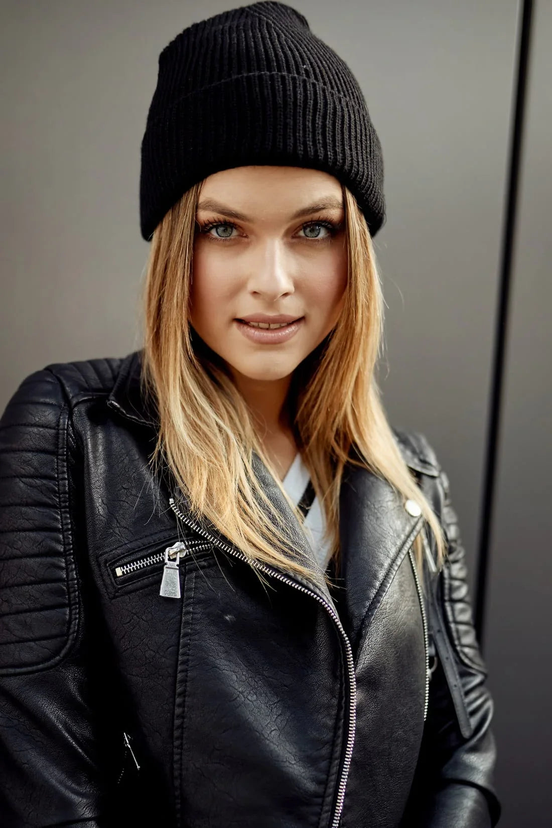 Women's folded hat, black C74 - Which Mark