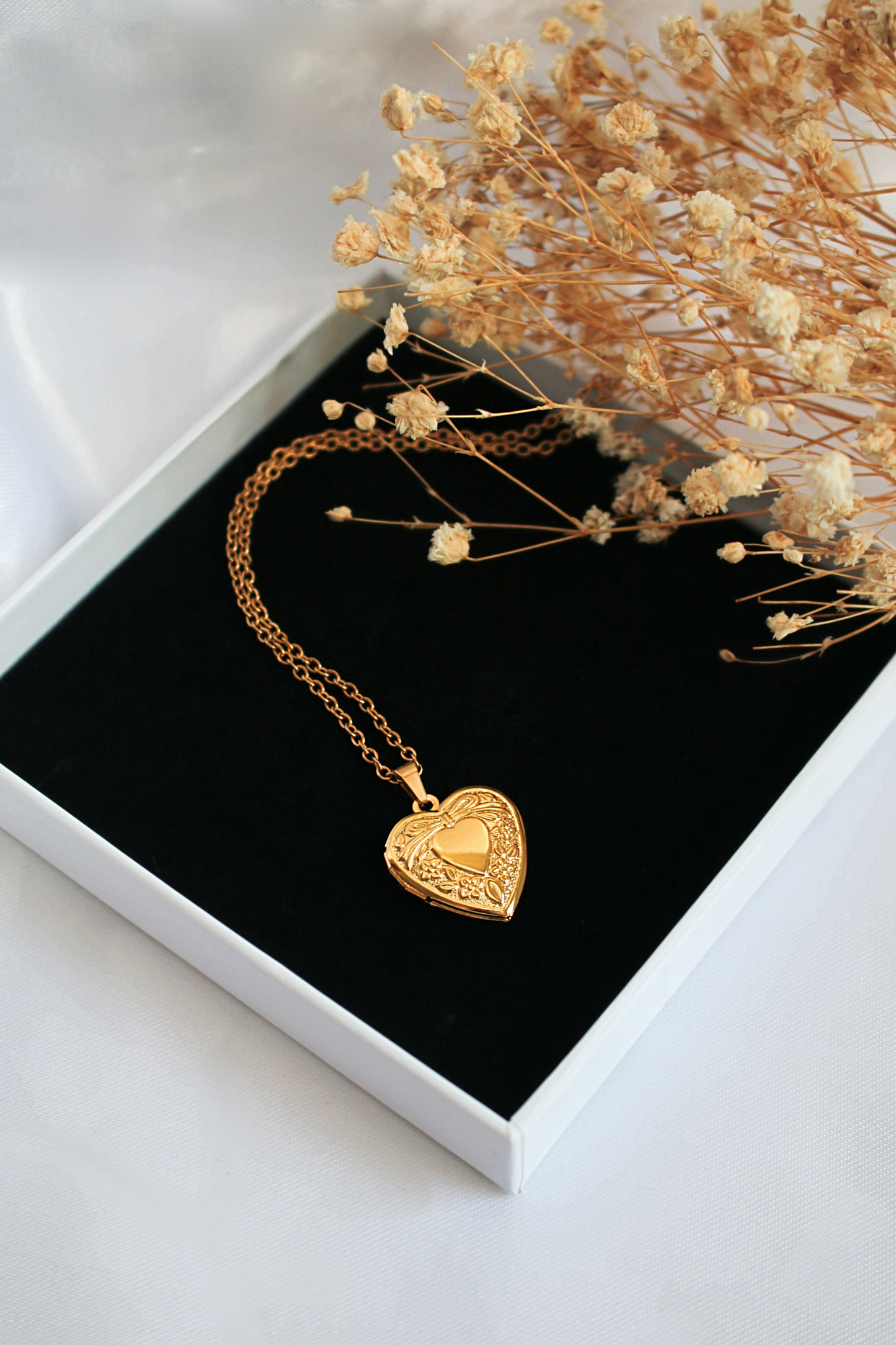 18 Karats Heart Locket Necklace - Which Mark