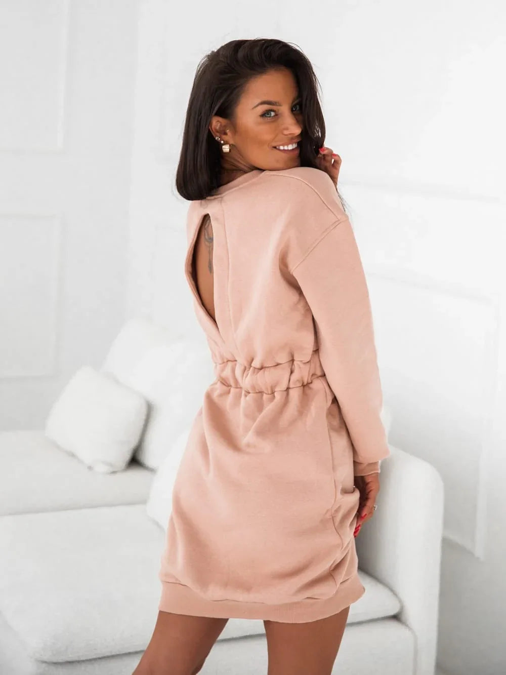 Warm dress with a cutout on the back, beige FI719 - Which Mark