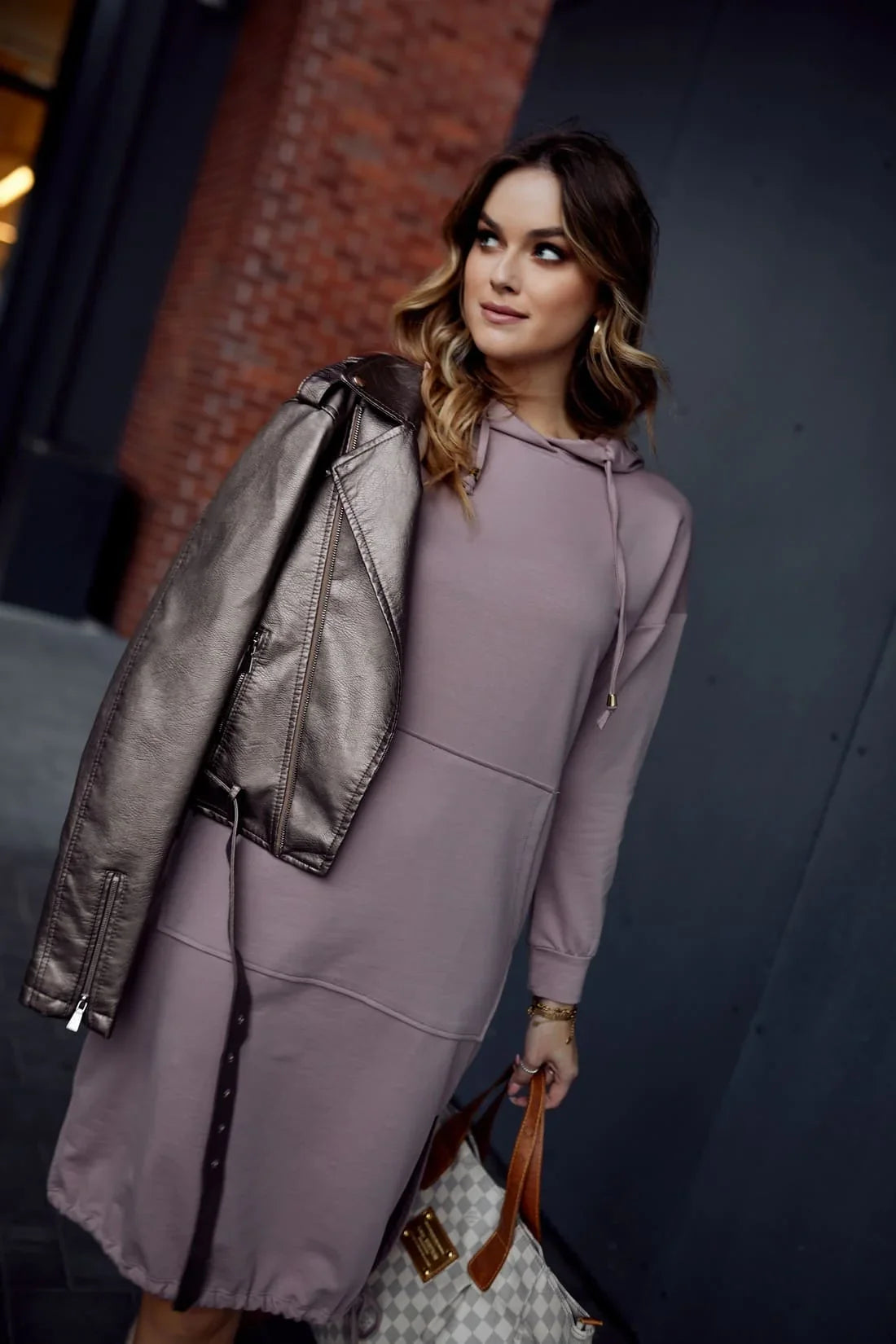 Basic dress with a pocket and cappuccino tie FI723 - Which Mark